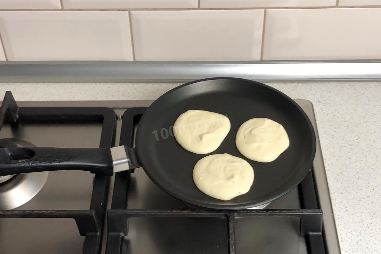 Шаг 5 приготовления ПП оладьи на кефире с рисовой мукой