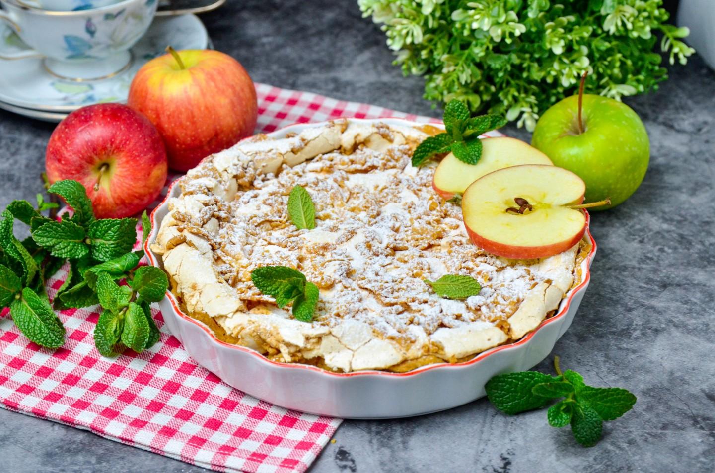 Обложка рецепта Вкусный яблочный пирог нежный