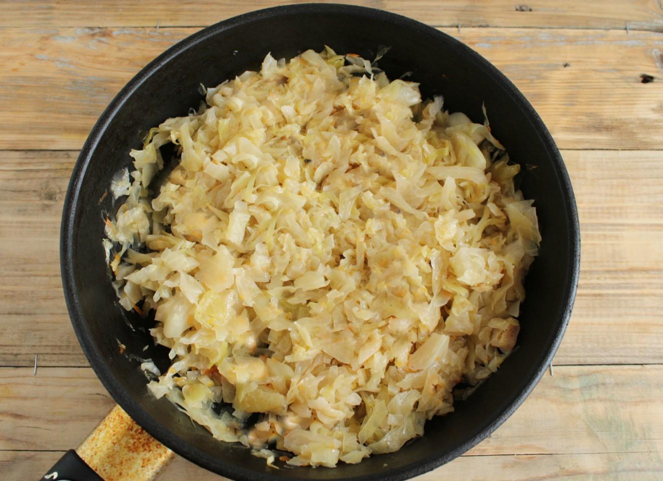 Шаг 2 приготовления Шарлотка с капустой в духовке