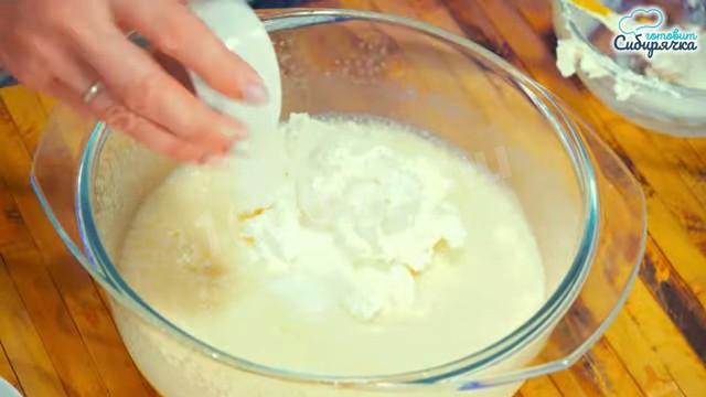 Шаг 8 приготовления Творожный кекс с изюмом и сметаной в духовке