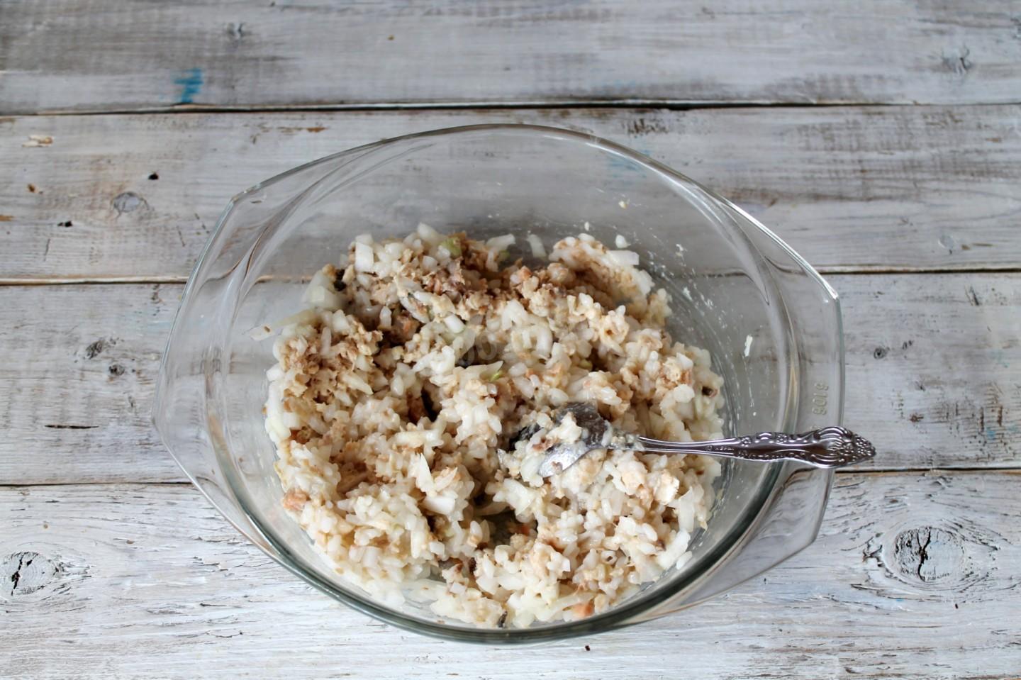 Шаг 5 приготовления Пирог с рыбой и рисом