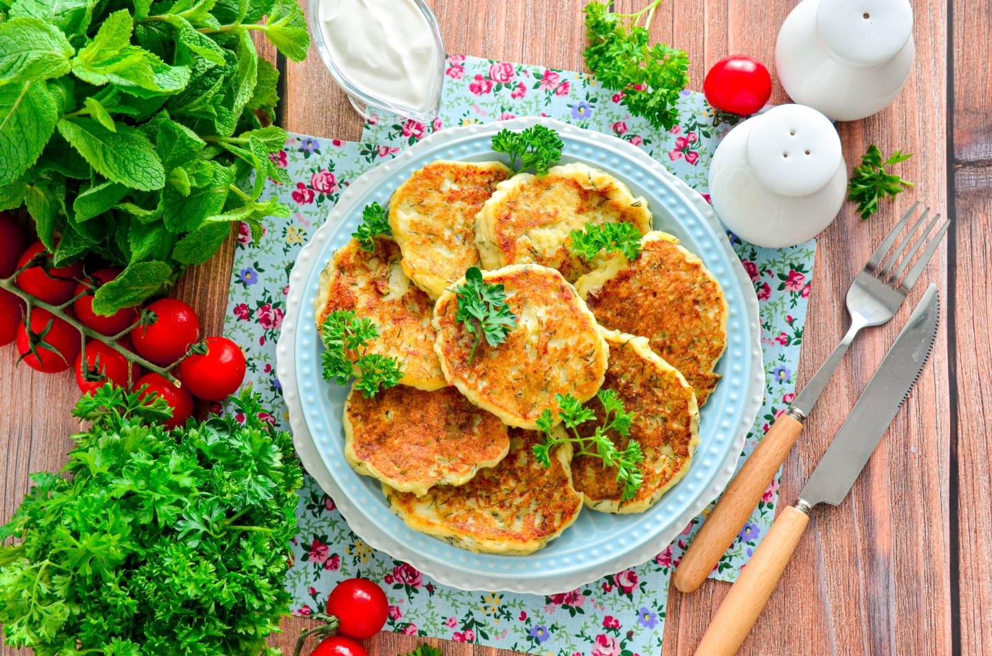 Шаг 10 приготовления Оладьи из картофельного пюре на сковороде