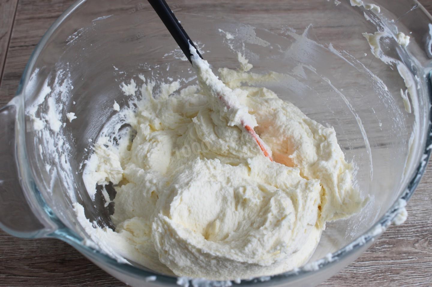 Шаг 10 приготовления Пирог с клубникой, сметаной и сливками на лимонаде