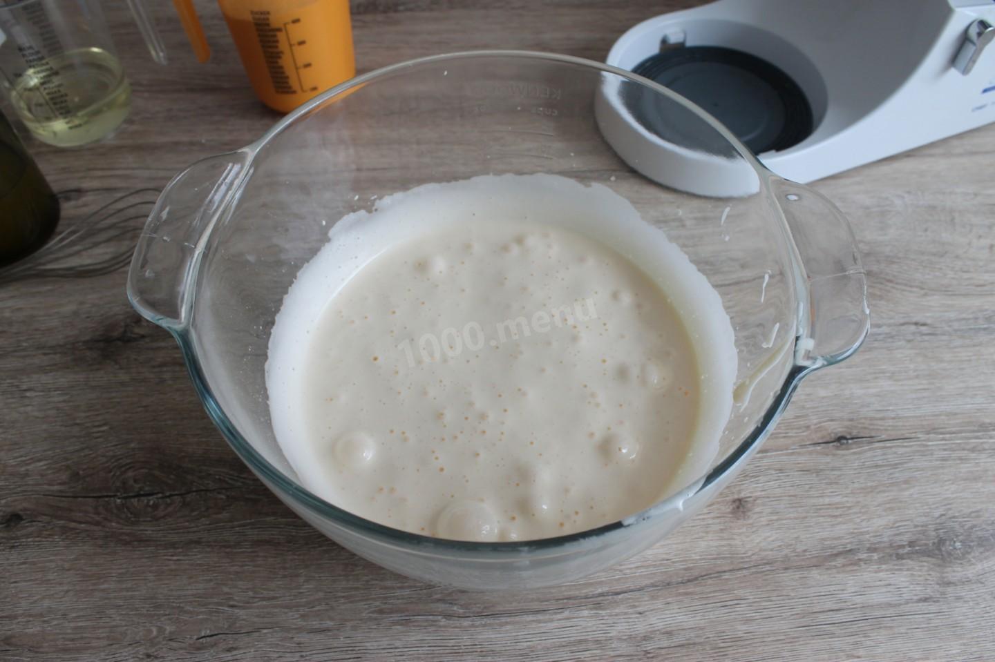 Шаг 2 приготовления Пирог с клубникой, сметаной и сливками на лимонаде