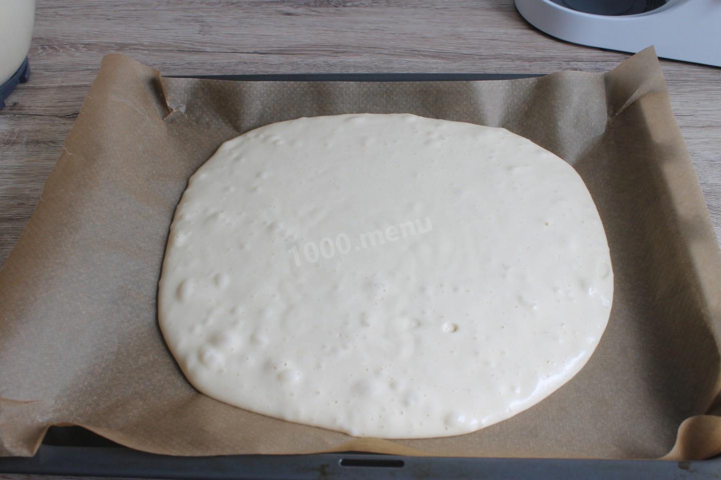 Шаг 5 приготовления Пирог с клубникой, сметаной и сливками на лимонаде