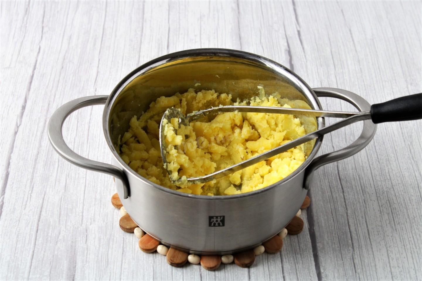 Шаг 13 приготовления Пирожки с мясом и картошкой в духовке