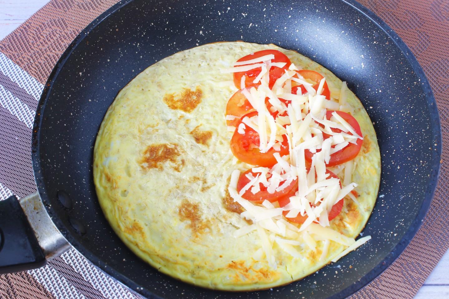 Шаг 8 приготовления Овсяноблин с сыром и помидорами