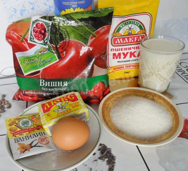Шаг 1 приготовления Сдобный рулет с вишней