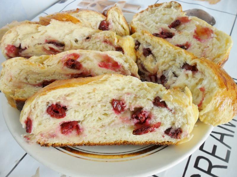 Шаг 16 приготовления Сдобный рулет с вишней