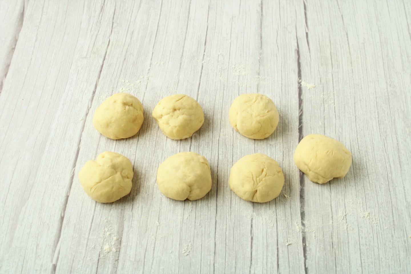 Шаг 16 приготовления Открытые пирожки с мясом в духовке