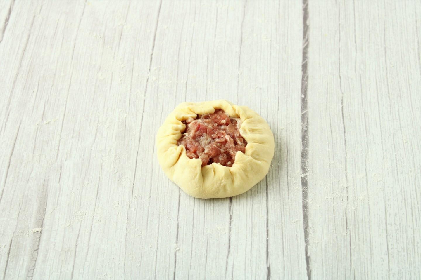 Шаг 19 приготовления Открытые пирожки с мясом в духовке