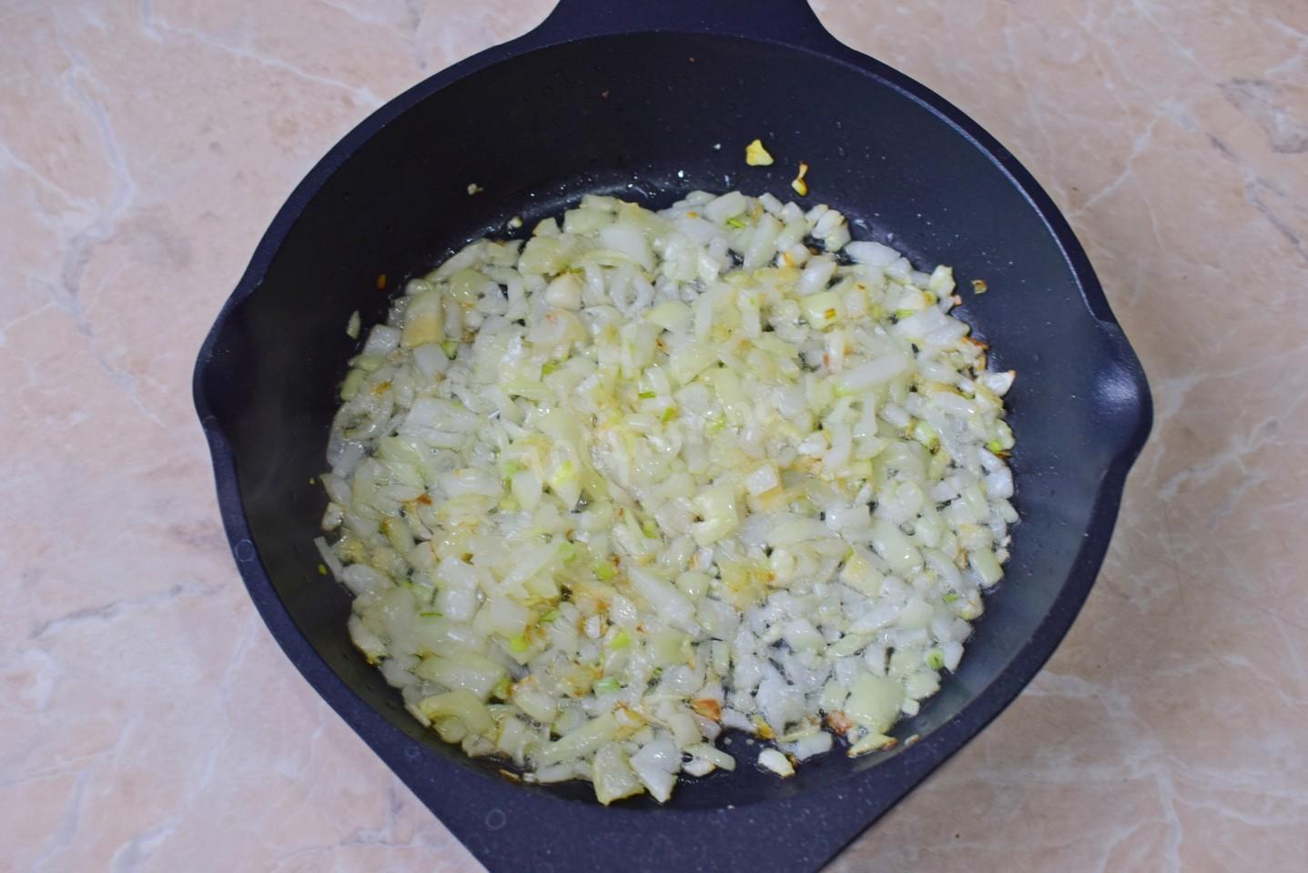 Шаг 7 приготовления Пирожки с начинкой из картофеля жареные
