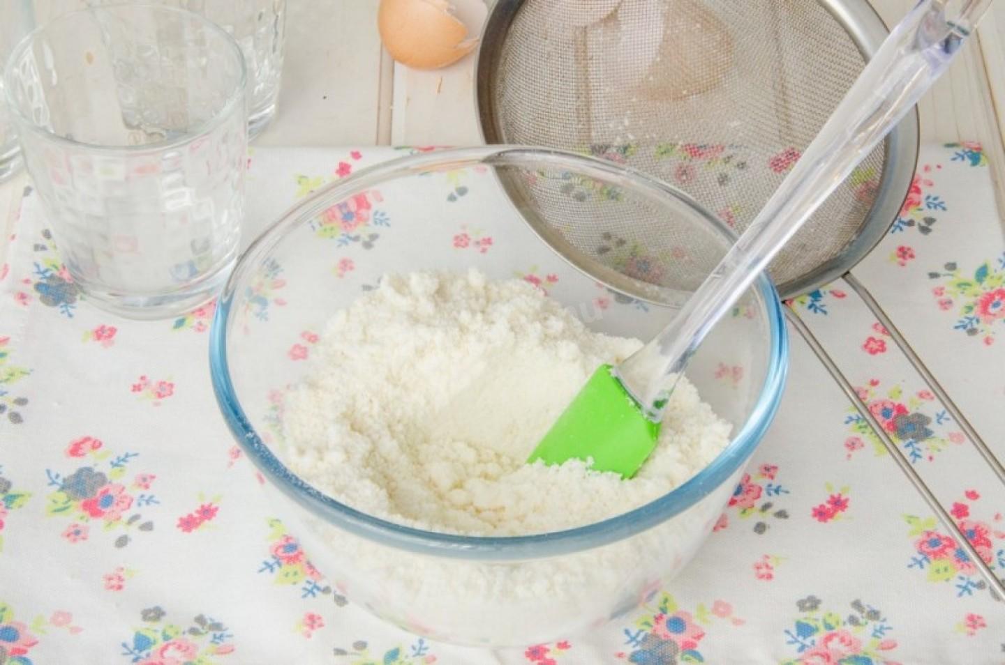Шаг 8 приготовления Кокосовый бисквит Дакуаз с ягодами