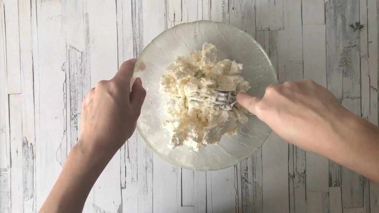 Шаг 2 приготовления Слоеный пирог с брынзой и зеленью