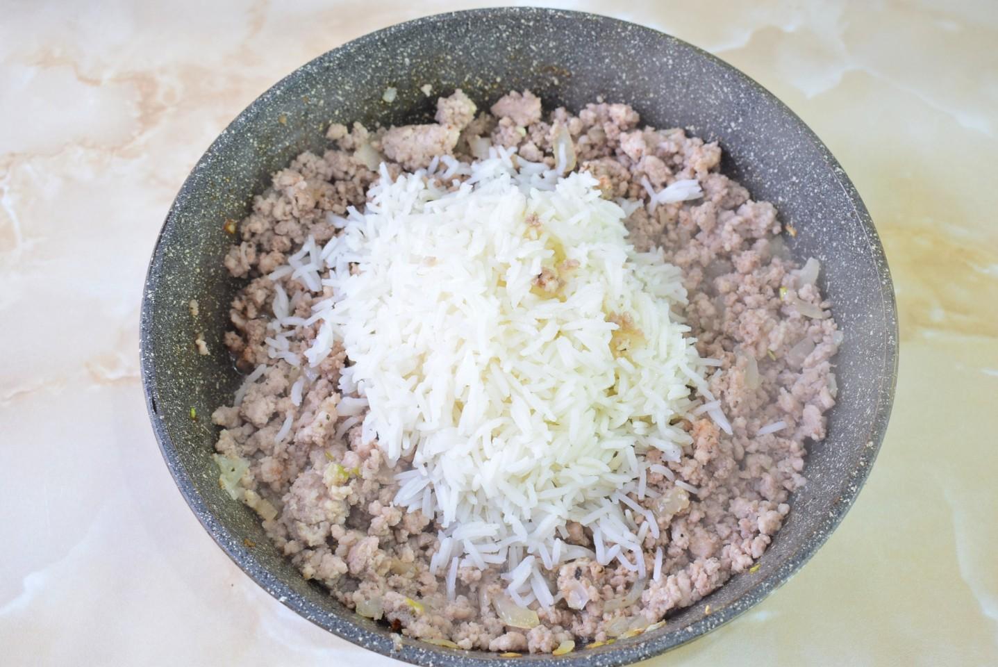 Шаг 10 приготовления Блины с мясом и рисом