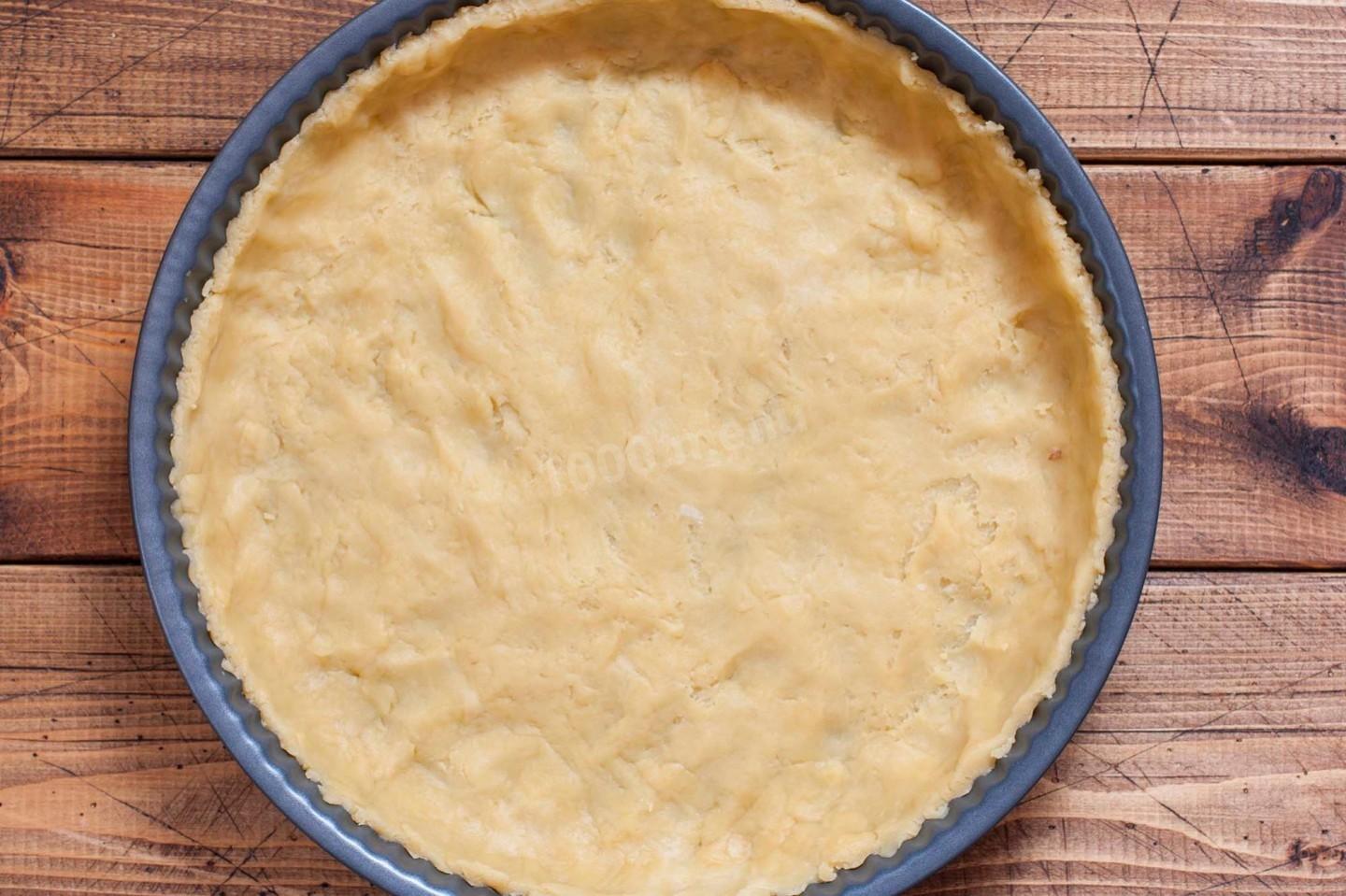 Шаг 9 приготовления Лоранский пирог с курицей и грибами