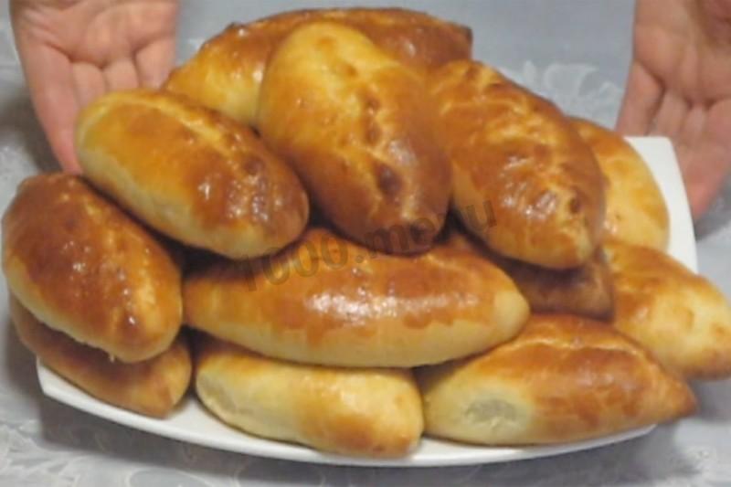 Шаг 19 приготовления Пирожки из нежного теста на кефире с зеленым луком и яйцом