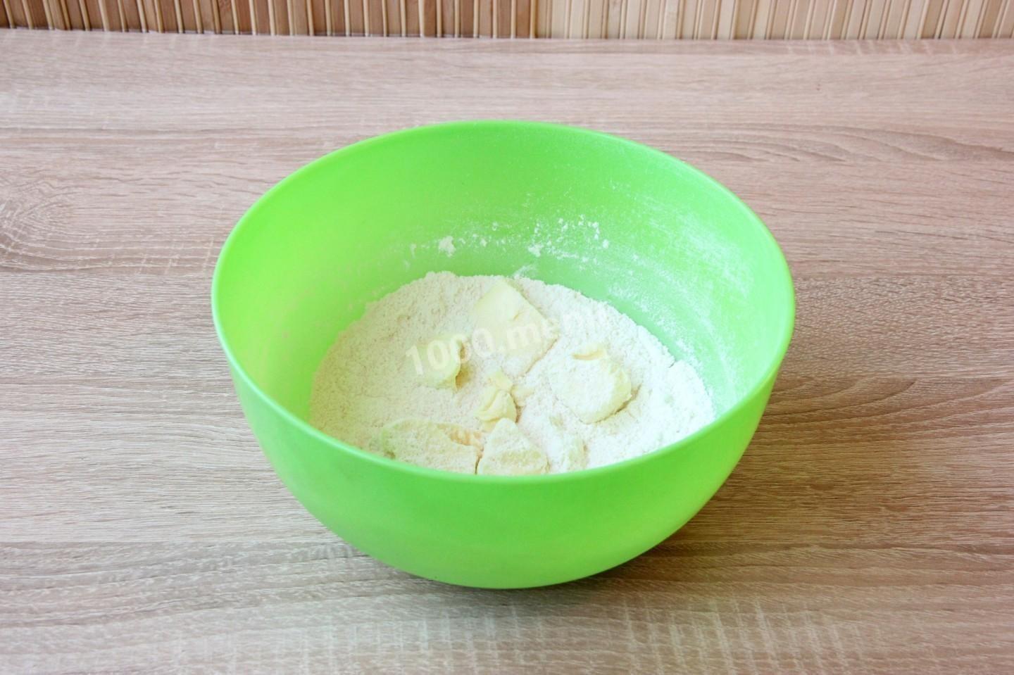 Шаг 2 приготовления Пирог с ананасами и творогом