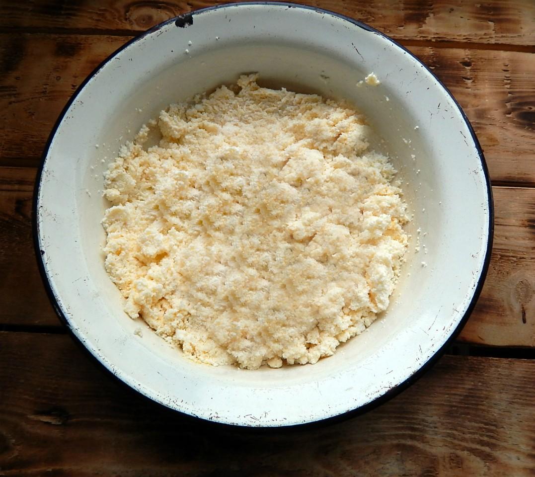 Шаг 3 приготовления Сырники с манкой без муки