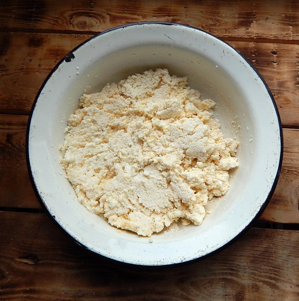 Шаг 4 приготовления Сырники с манкой без муки