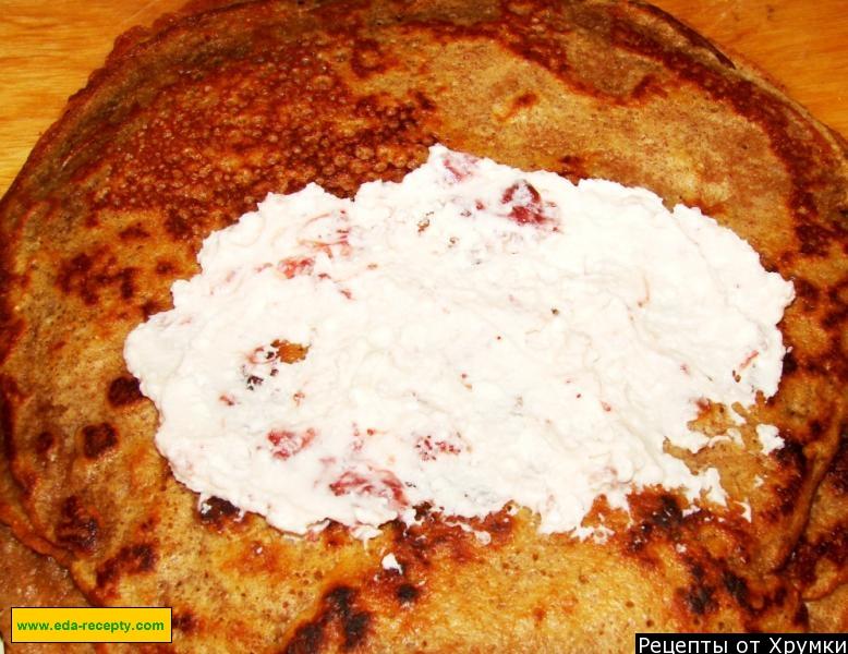 Шаг 6 приготовления Сладкие блинчики с клубникой и творогом