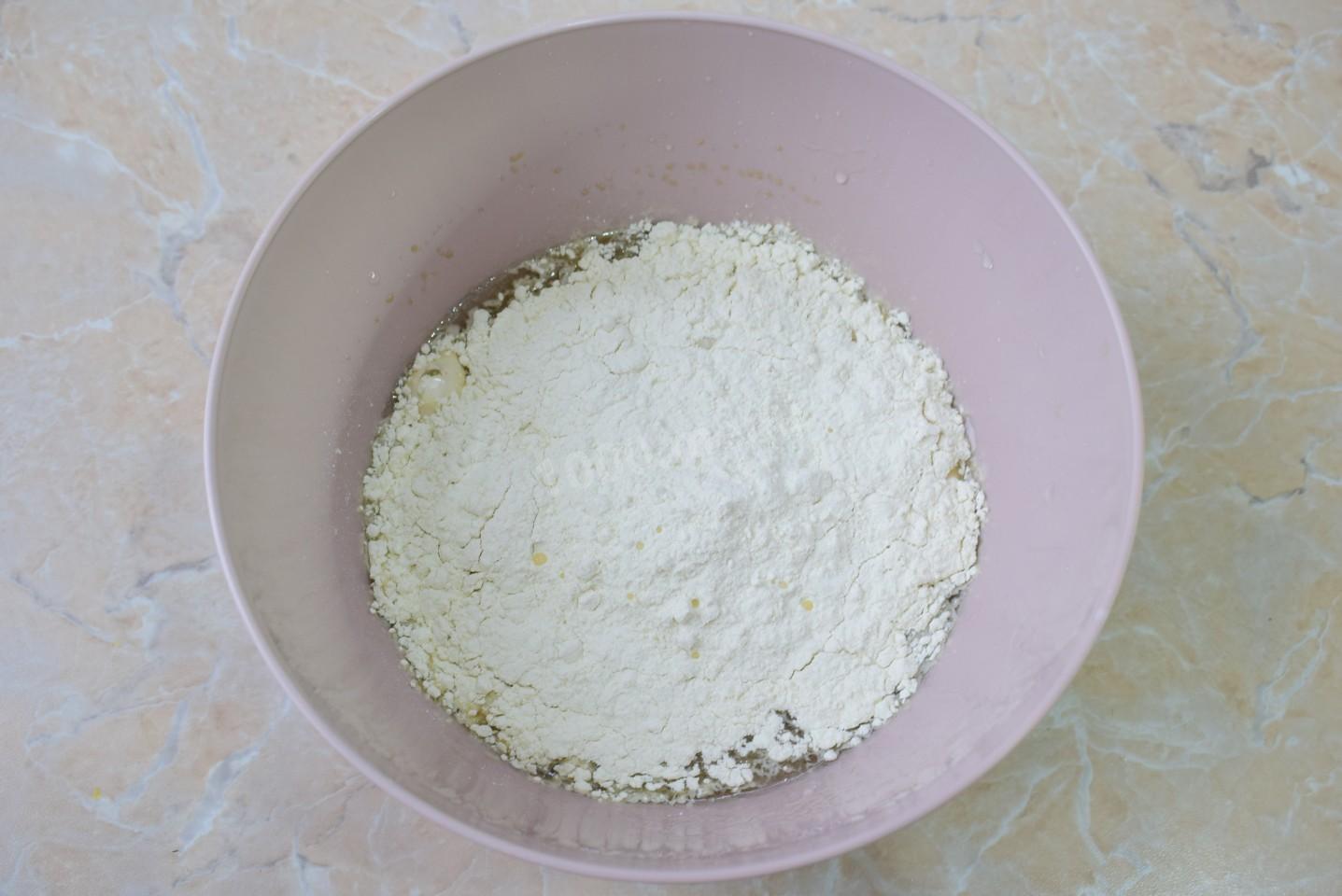 Шаг 3 приготовления Пирожки на скорую руку