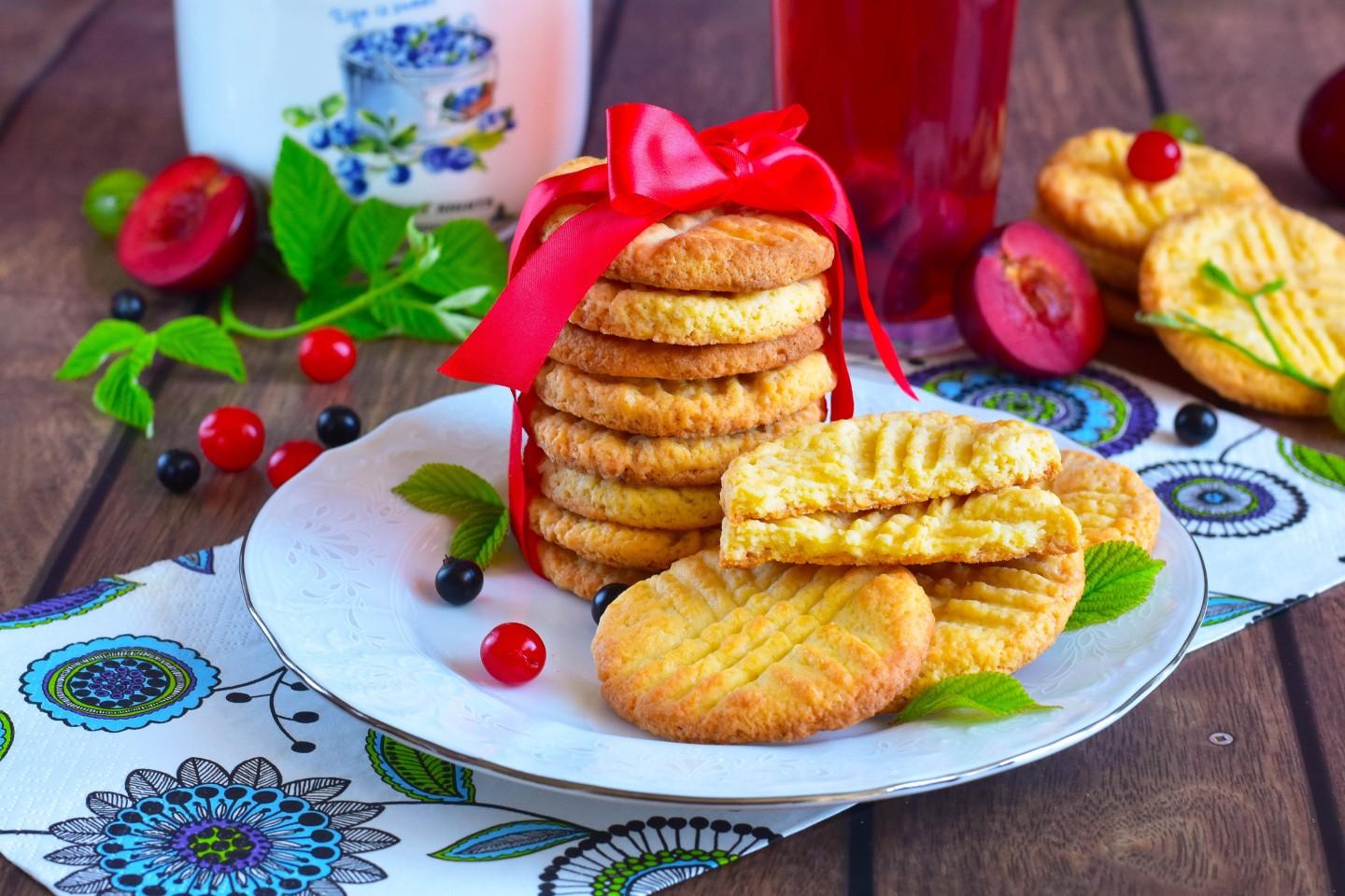 Обложка рецепта Песочное печенье с яйцами и маслом