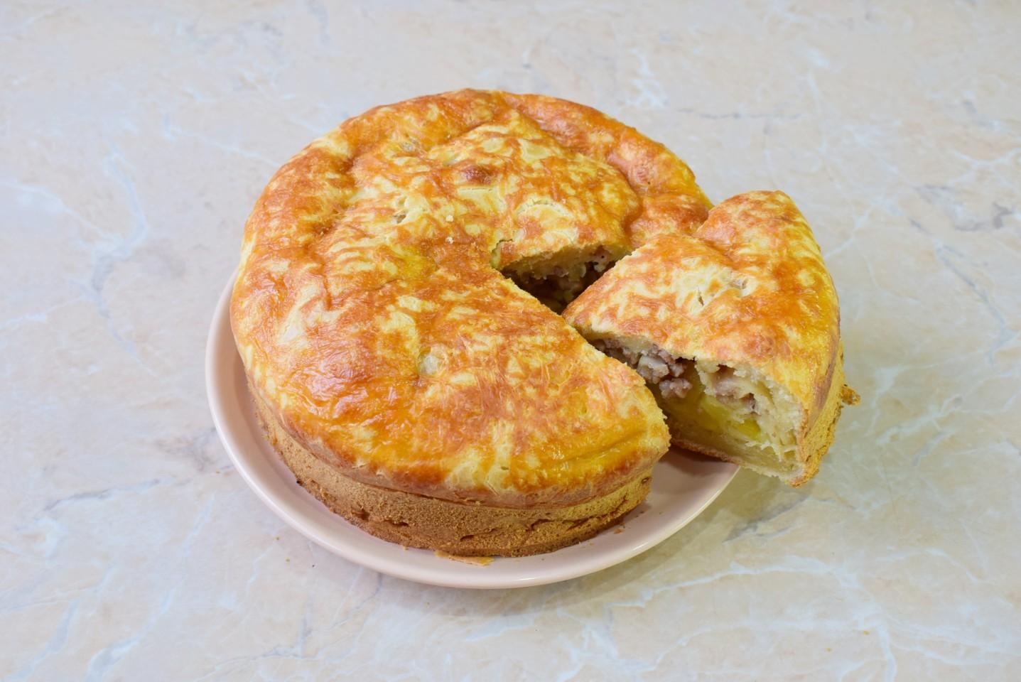 Шаг 13 приготовления Заливной пирог с картошкой и фаршем мясным
