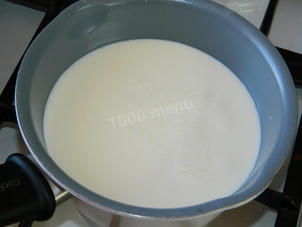 Шаг 1 приготовления Классические блины с дырочками на молоке