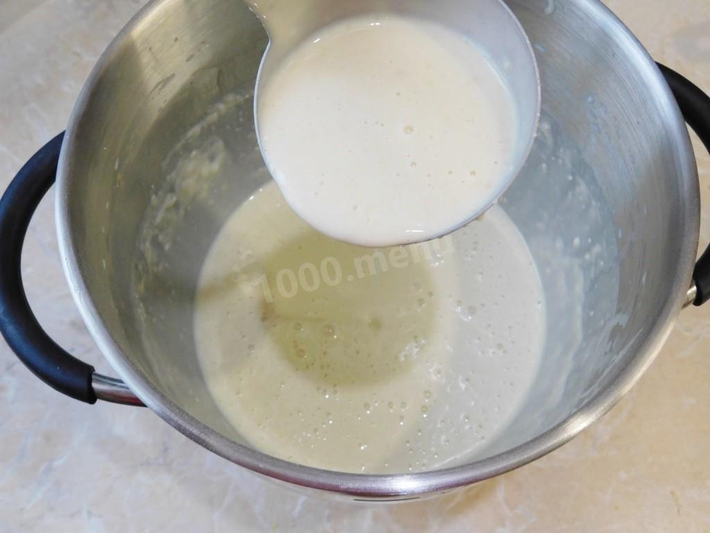 Шаг 4 приготовления Классические блины с дырочками на молоке