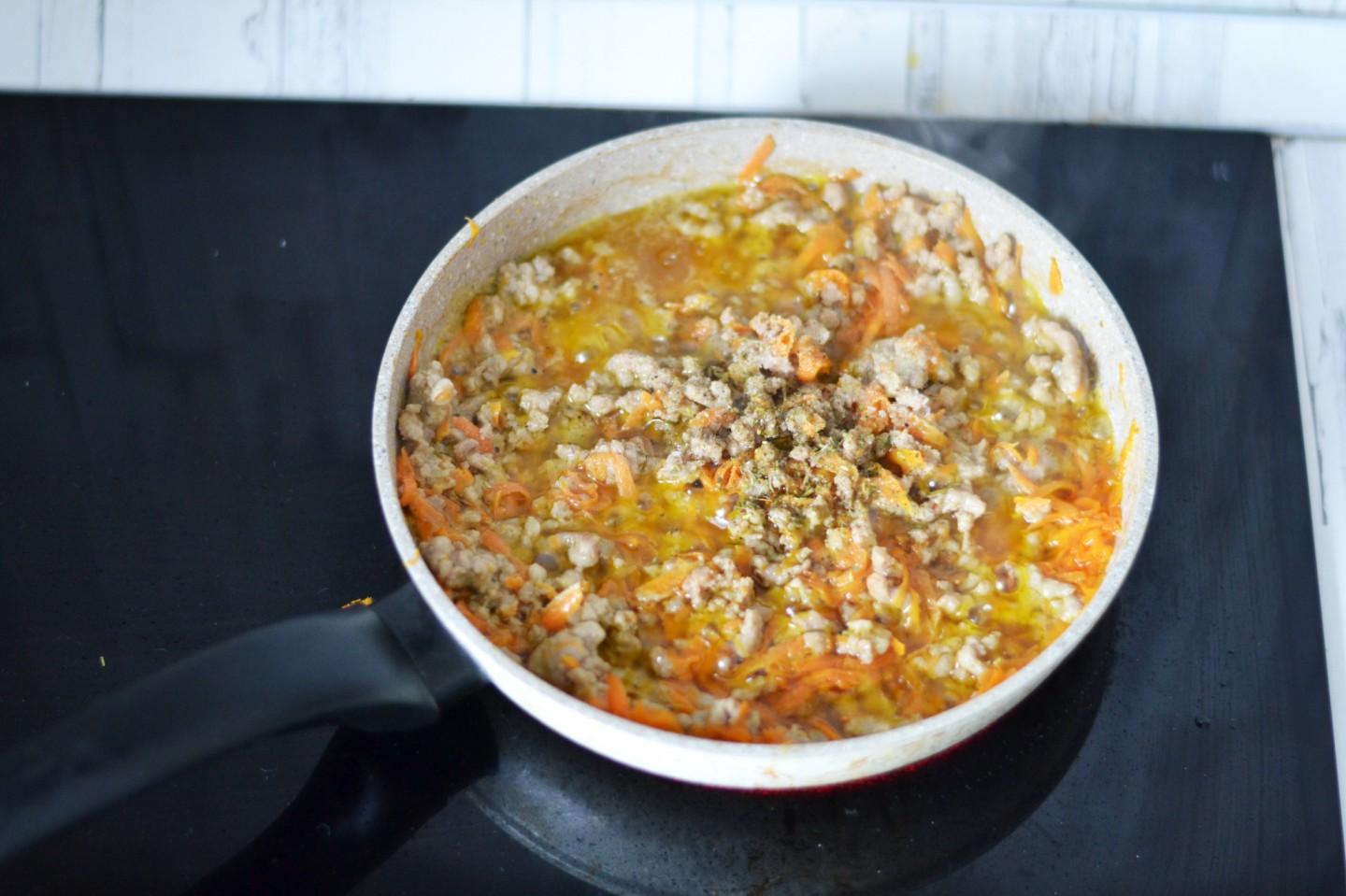 Шаг 6 приготовления Мясная начинка для блинов