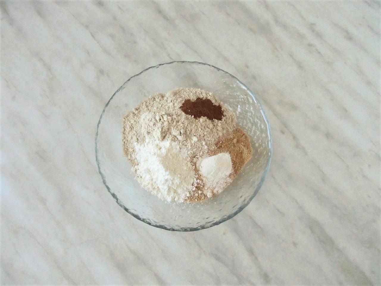 Шаг 2 приготовления Печенье из гречневой и ржаной муки
