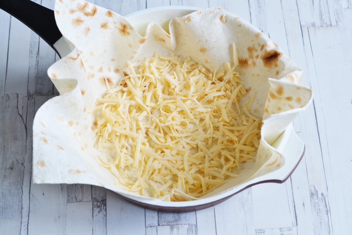 Шаг 6 приготовления Пирог из лаваша с сыром на сковороде