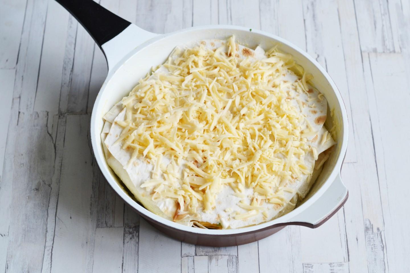 Шаг 9 приготовления Пирог из лаваша с сыром на сковороде