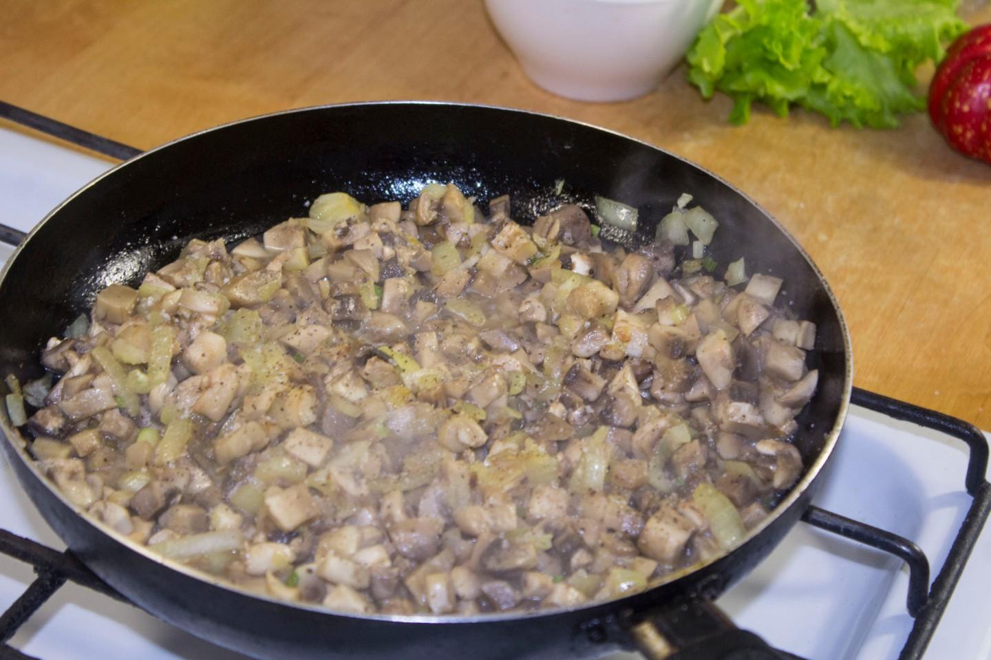 Шаг 13 приготовления Пирог с грибами и сыром