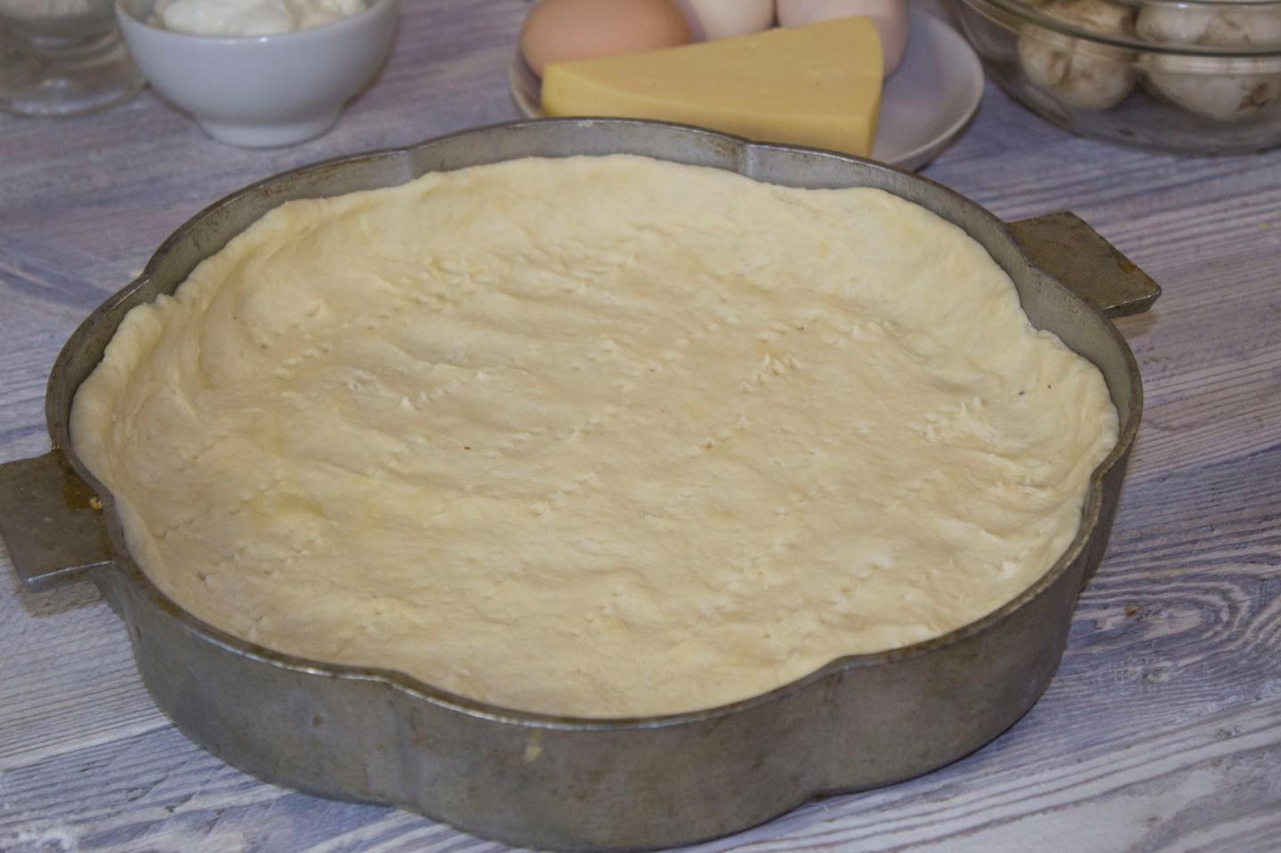 Шаг 7 приготовления Пирог с грибами и сыром