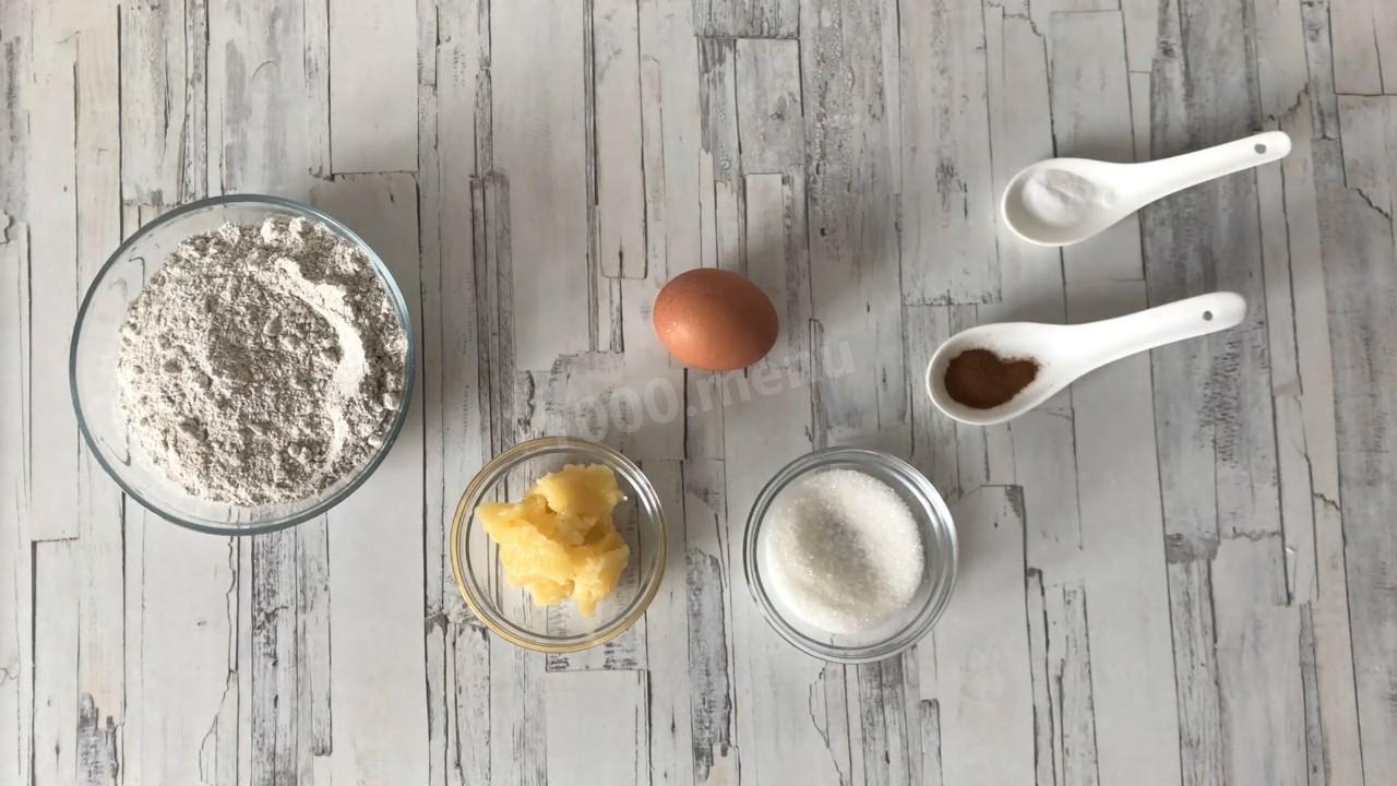 Шаг 1 приготовления Печенье из ржаной муки с корицей
