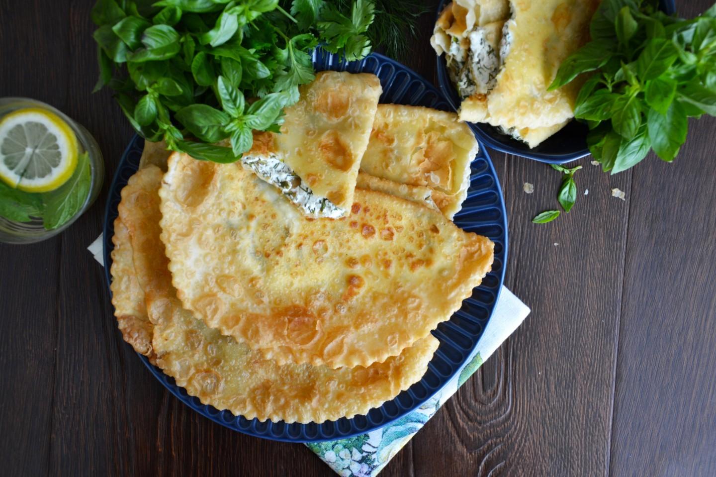 Шаг 15 приготовления Чебуреки с творогом и зеленью
