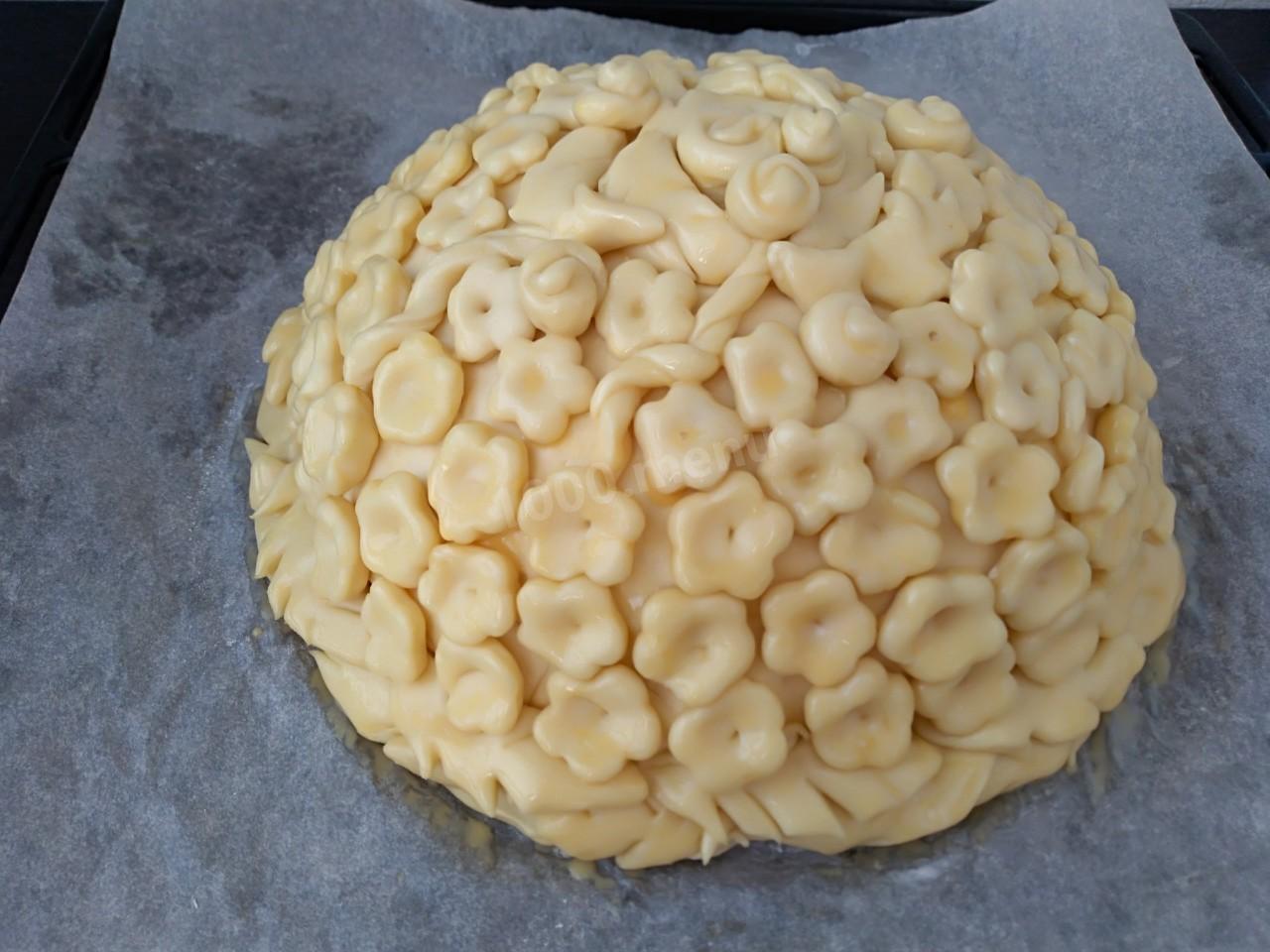 Шаг 12 приготовления Курник с курицей и грибами из блинов