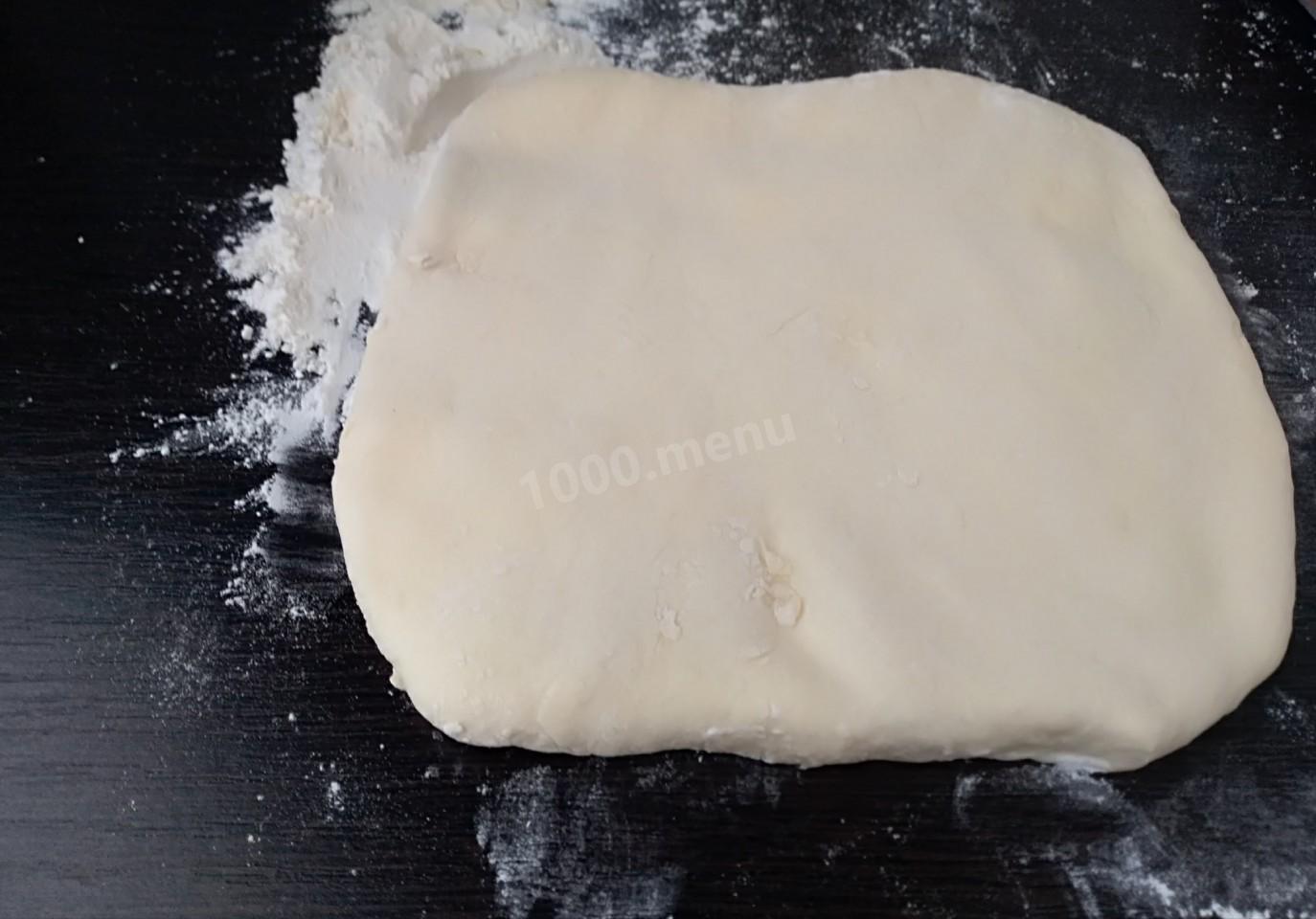 Шаг 4 приготовления Курник с курицей и грибами из блинов