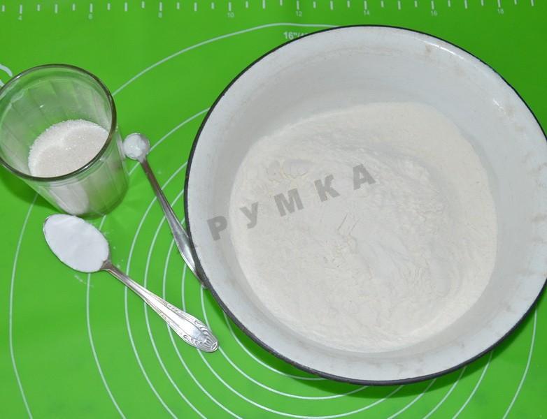 Шаг 2 приготовления Кексы медовые на кефире