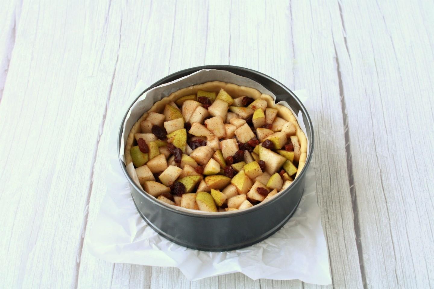 Шаг 15 приготовления Песочный пирог с грушей и изюмом