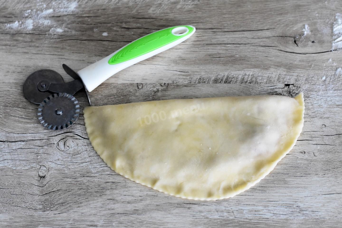Шаг 10 приготовления Кутабы с мясом по азербайджански на сковороде