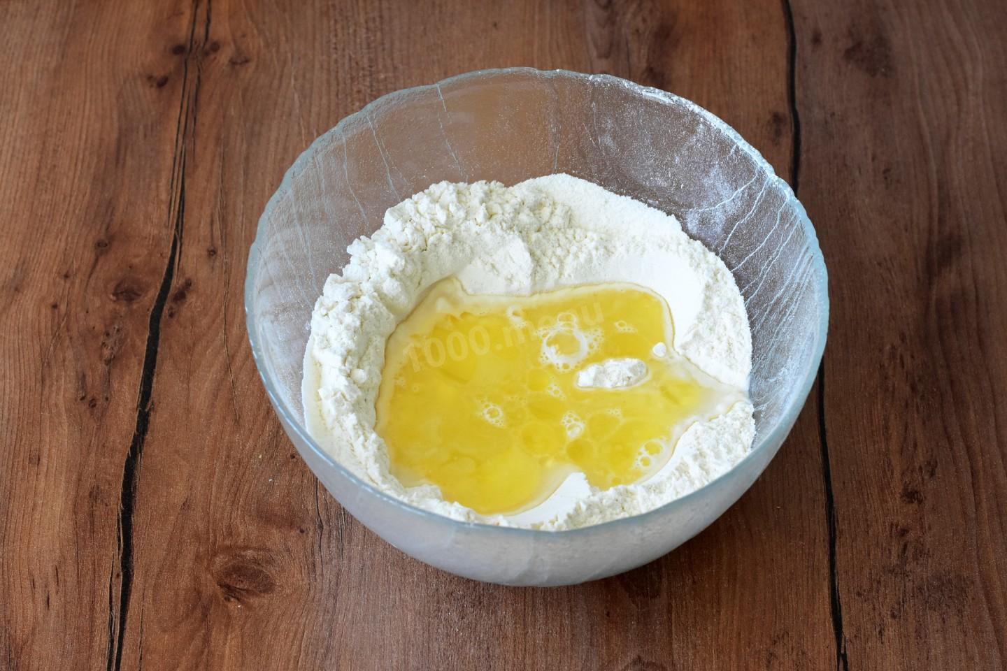 Шаг 2 приготовления Кутабы с мясом по азербайджански на сковороде