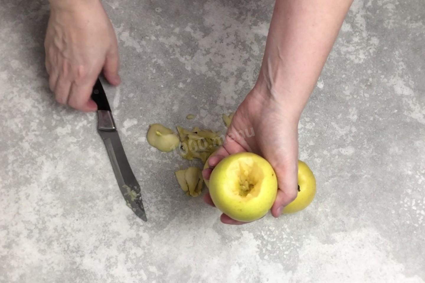 Шаг 2 приготовления Запеченные яблоки с медом и корицей