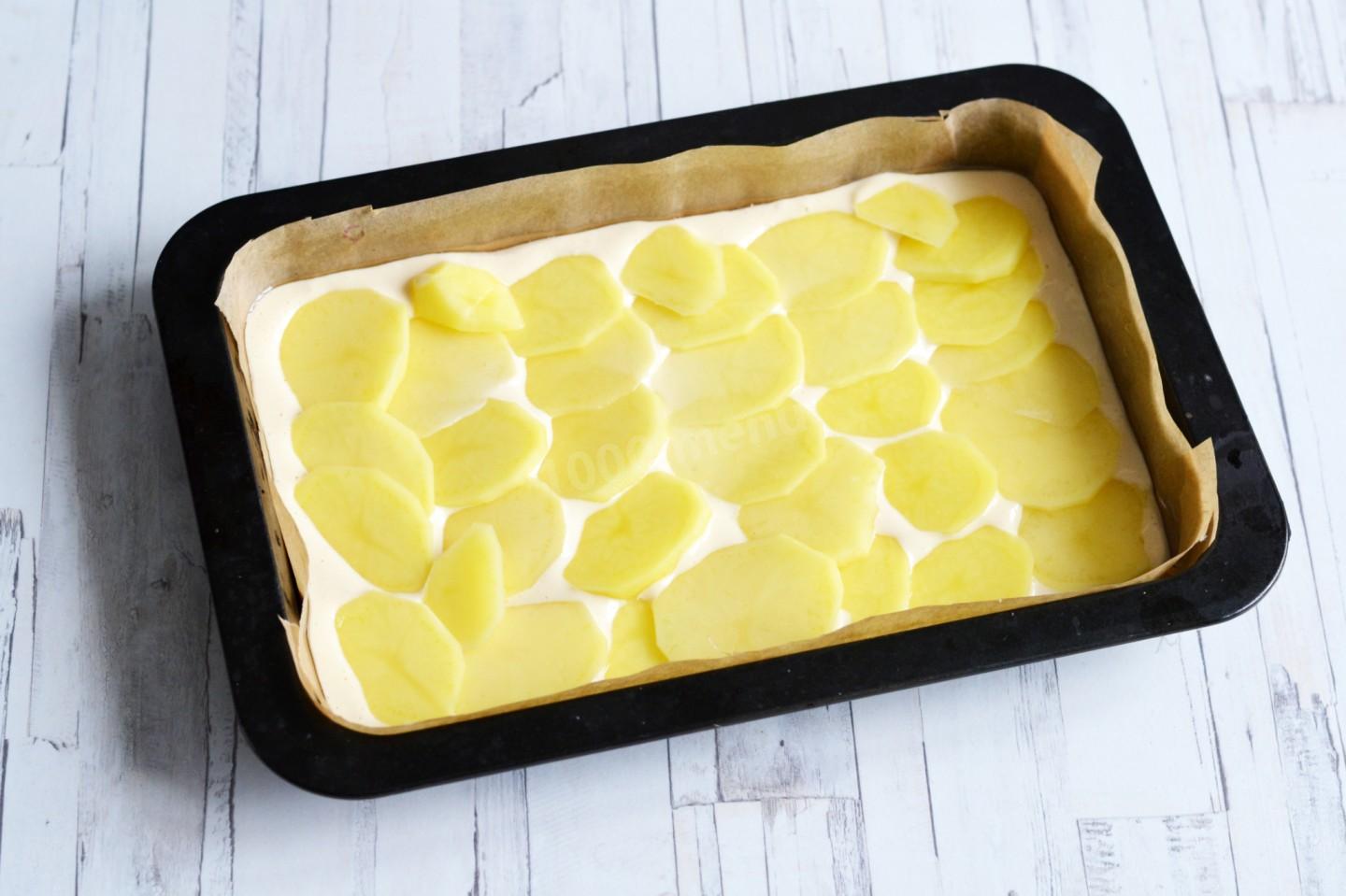 Шаг 12 приготовления Заливной пирог с курицей и картошкой
