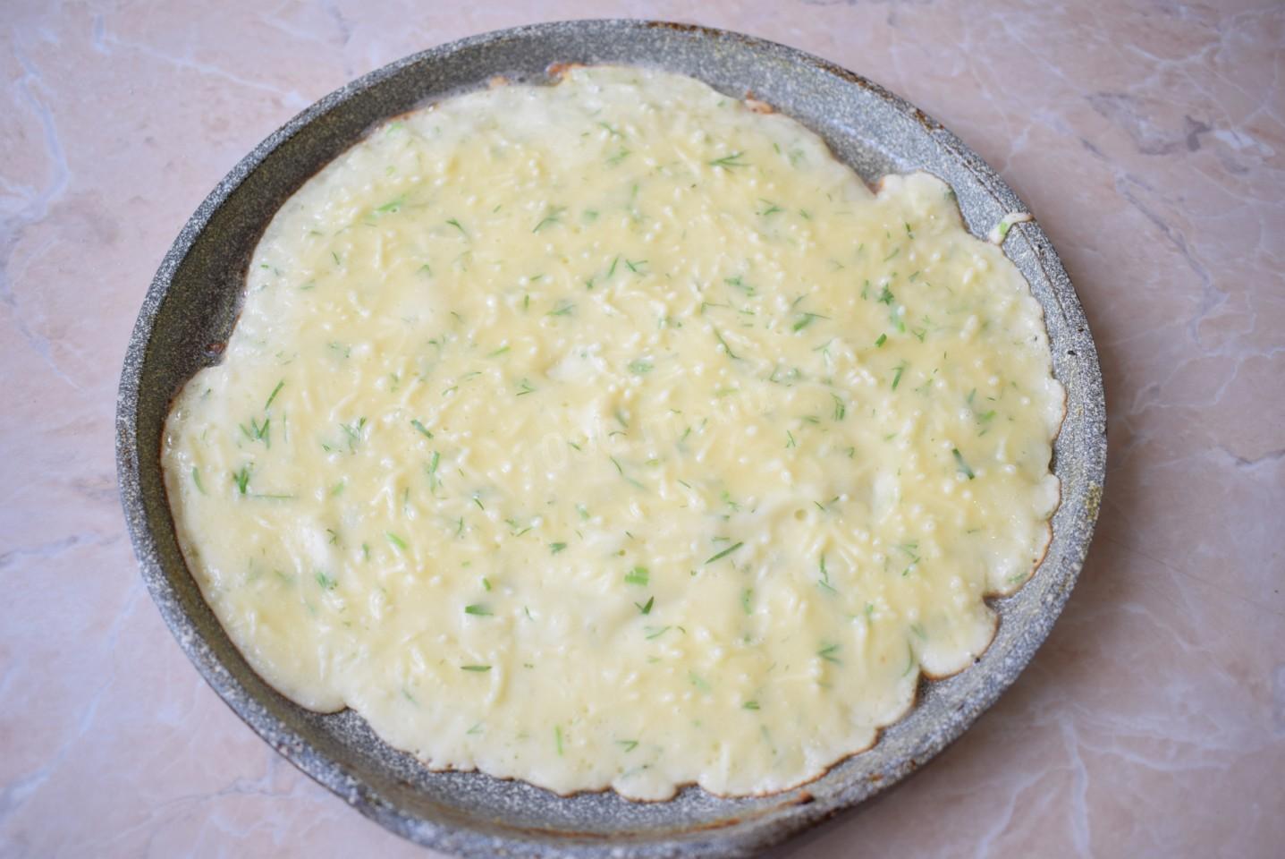 Шаг 7 приготовления Блины с сыром и зеленью