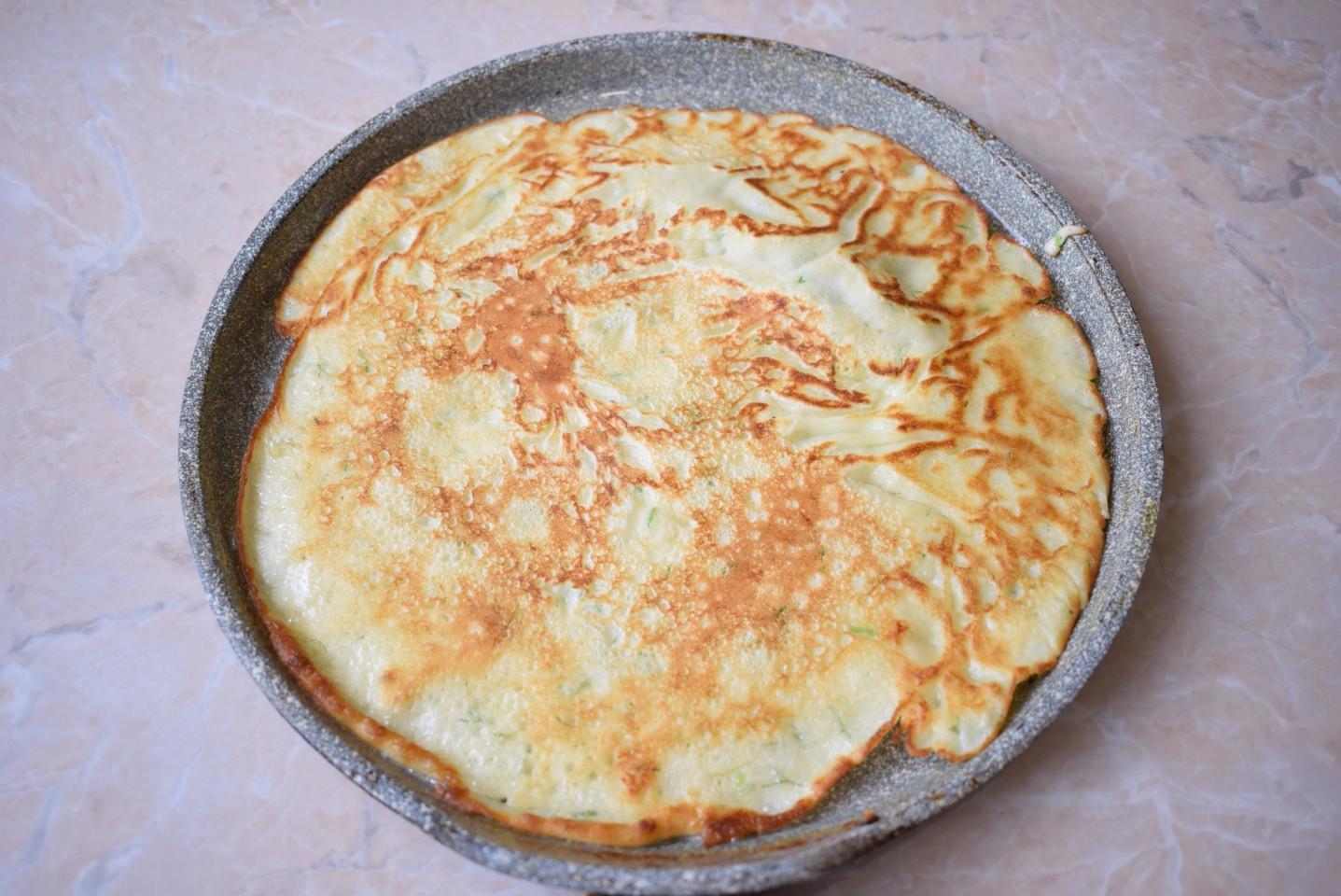 Шаг 8 приготовления Блины с сыром и зеленью