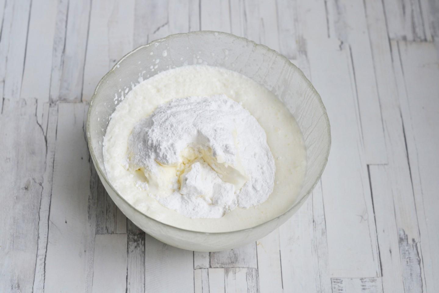 Шаг 11 приготовления Меренговый рулет с фисташками, малиной и маскарпоне