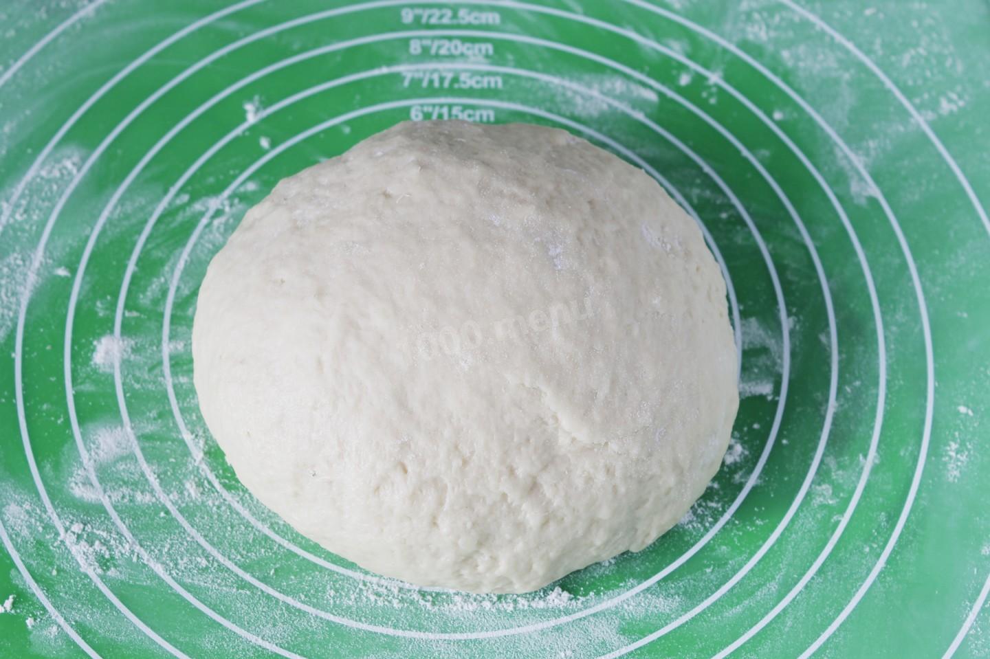 Шаг 3 приготовления Жареные дрожжевые пирожки с начинкой из куриной печени